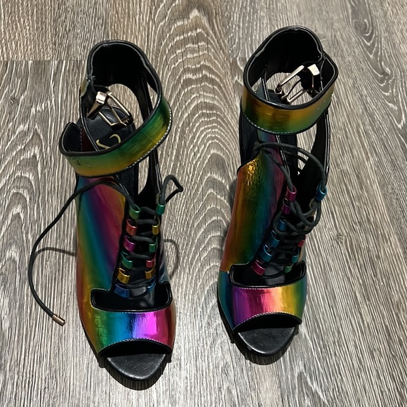 Privileged Women’s multi colored heels worn once… size 8.5 (Cambria) - Picture 2 of 12